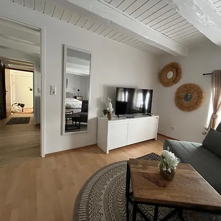 Apartment Schoene Ferien-wohnung In Innenstadt *