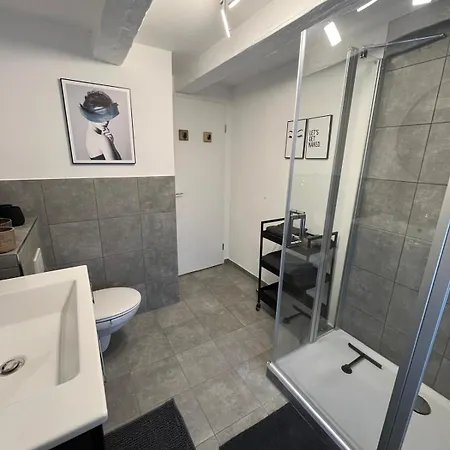 Apartment Schoene Ferien-wohnung In Innenstadt